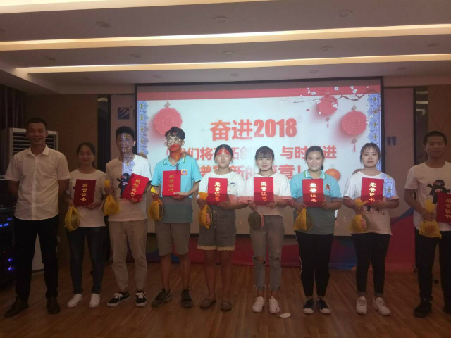 向陽而立 滿懷憧憬 執(zhí)著前行