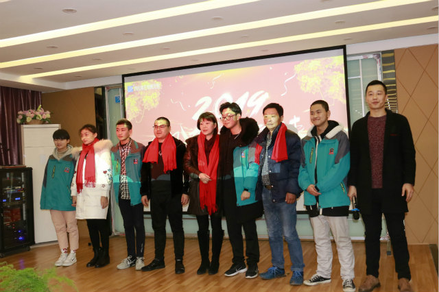 向陽而立 滿懷憧憬 執(zhí)著前行