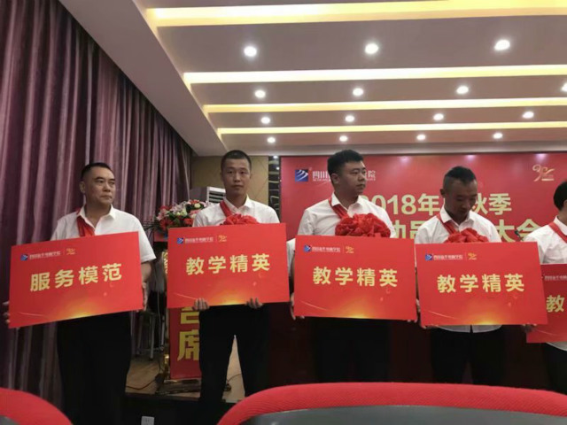 向陽而立 滿懷憧憬 執(zhí)著前行