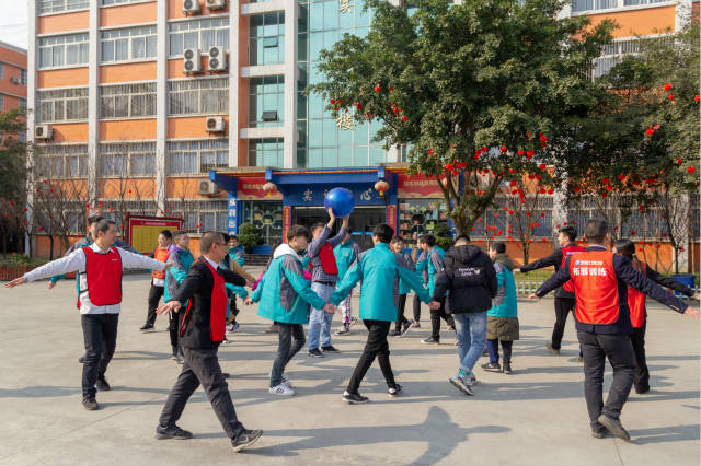 歡天喜地迎新年，四川新華師生歡樂鬧新春