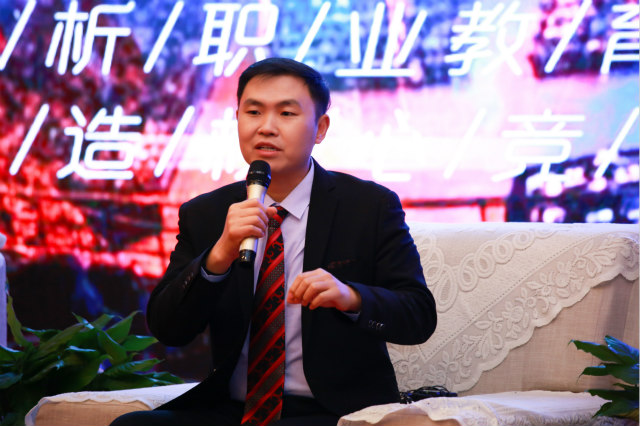 畢業(yè)即就業(yè)！AI時(shí)代的互聯(lián)網(wǎng)職業(yè)教育
