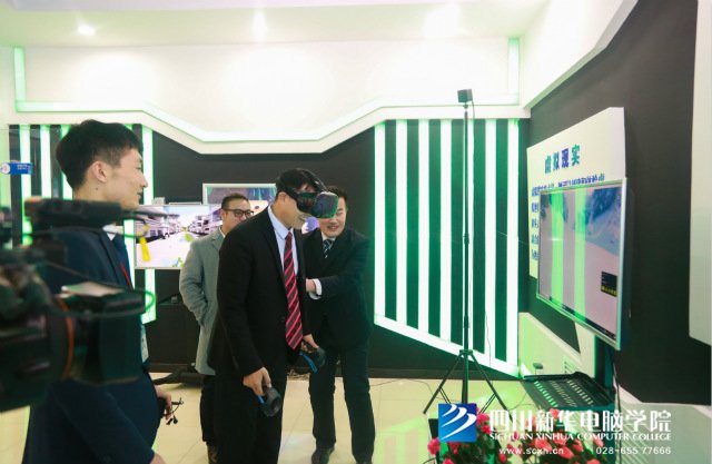 央視關(guān)注新華模式，解析新華學(xué)子為何能夠畢業(yè)即就業(yè)