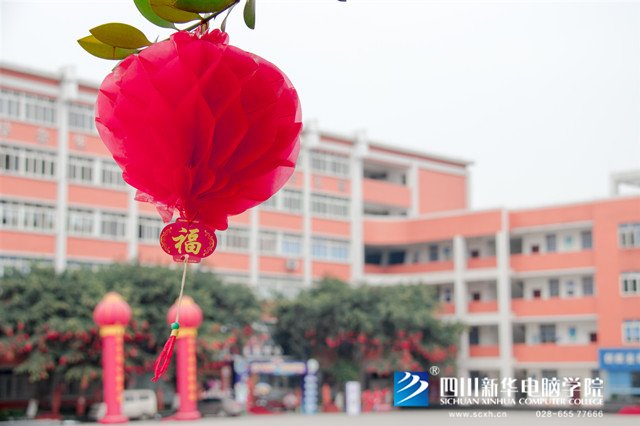 看臉時(shí)代的零零后，如何擺脫枷鎖、負(fù)重前行