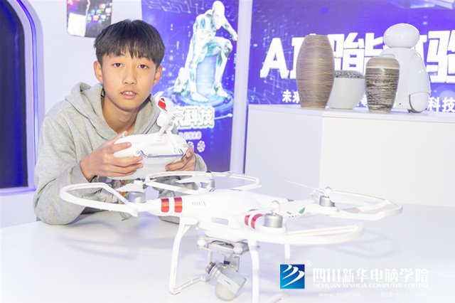 看臉時(shí)代的零零后，如何擺脫枷鎖、負(fù)重前行