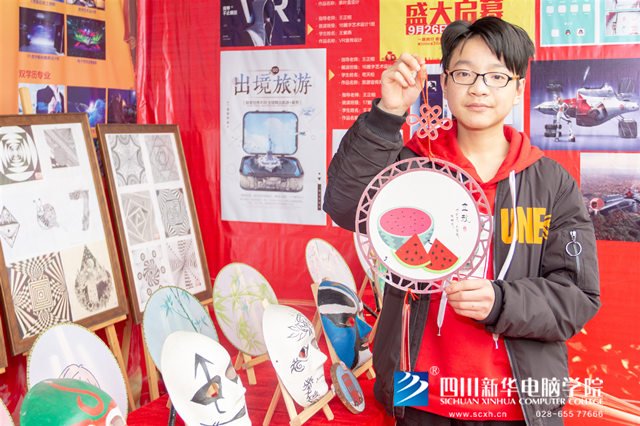 看臉時(shí)代的零零后，如何擺脫枷鎖、負(fù)重前行