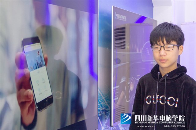 看臉時(shí)代的零零后，如何擺脫枷鎖、負(fù)重前行