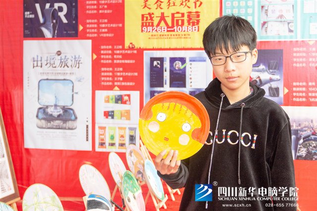 看臉時(shí)代的零零后，如何擺脫枷鎖、負(fù)重前行