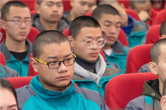 陽春三月，好事不斷！校校簽約再上新臺階、大數(shù)據(jù)智能學(xué)院正式揭牌！