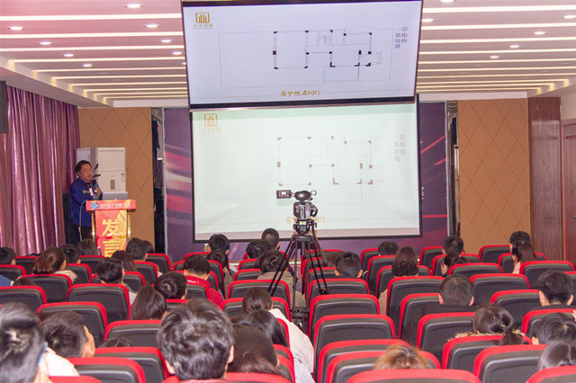 名企大咖新華行之“做合格的設(shè)計(jì)師，你！準(zhǔn)備好了嗎？”