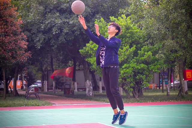 打工太辛苦，選擇新華學(xué)技能，命運(yùn)能否改變？