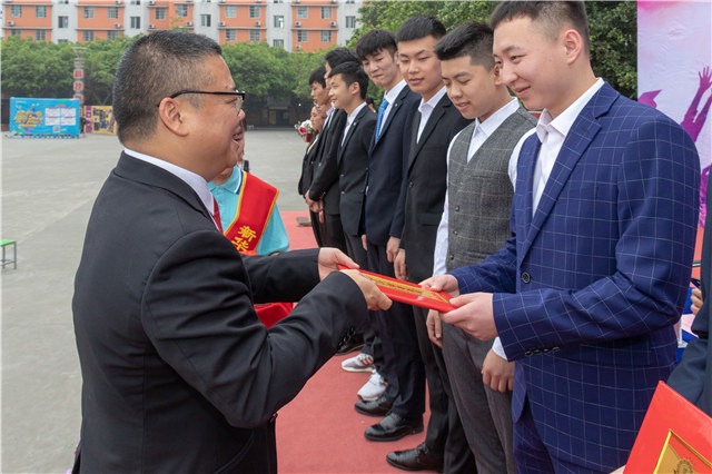 新華畢業(yè)季，明媚不憂傷