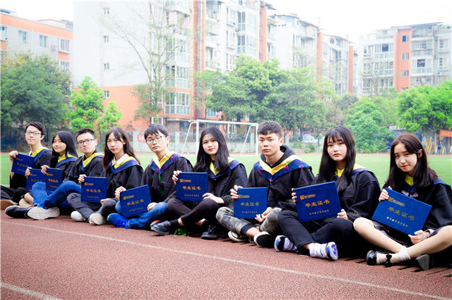 最美畢業(yè)季|此去繁花似錦，歸來仍是少年！