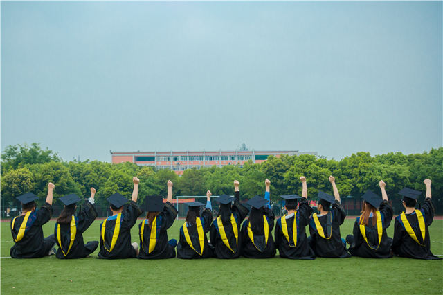 最美畢業(yè)季|此去繁花似錦，歸來仍是少年！