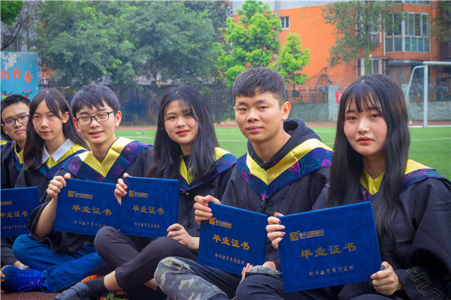 最美畢業(yè)季|此去繁花似錦，歸來仍是少年！