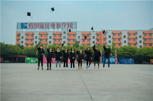 最美畢業(yè)季|此去繁花似錦，歸來仍是少年！