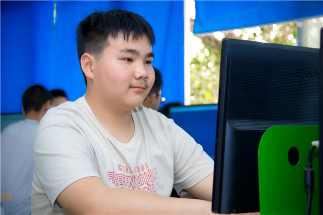 白宇翔|初中輟學，沒有技術(shù)怎么辦？選對專業(yè)很重要！