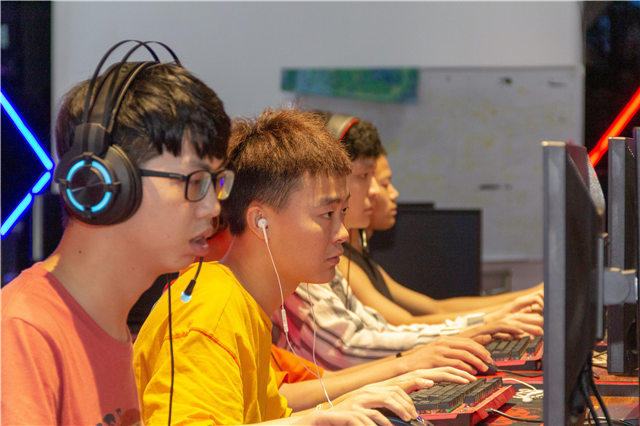 EEST《英雄聯(lián)盟》全國競技大賽成都站，冠軍花落誰家？