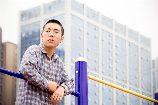 走出陰霾，相信不遠(yuǎn)處就有勝利的曙光