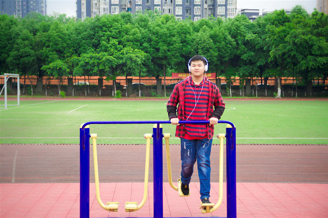 感謝家人的支持，讓我在新華的天空下以夢為馬