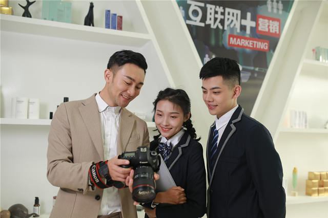 教學(xué)研發(fā)顯實力，四川新華五大專業(yè)特色共建學(xué)院亮點解析！