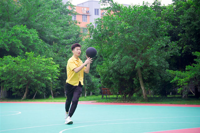 讀萬卷書不如行萬里路，行萬里路不如名師指路