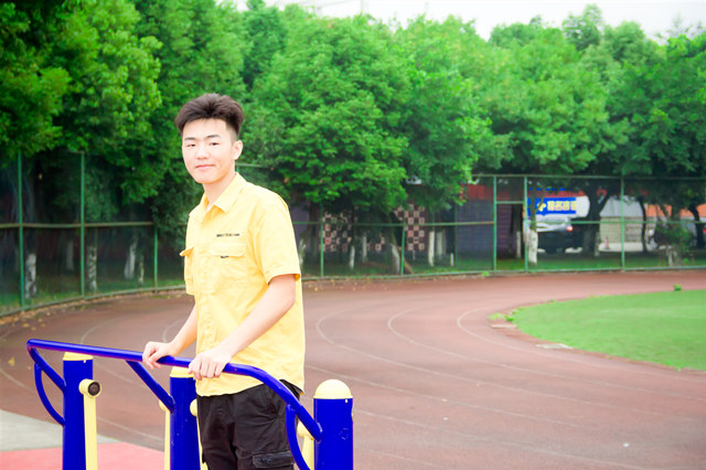 讀萬卷書不如行萬里路，行萬里路不如名師指路