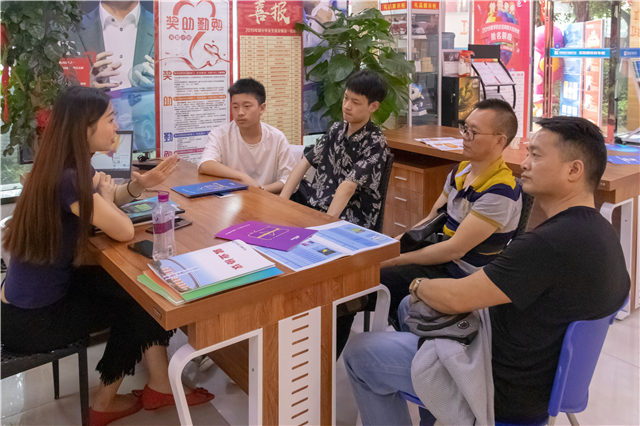 四川新華秋招火爆進(jìn)行中，每個(gè)孩子的夢(mèng)想都值得被善待