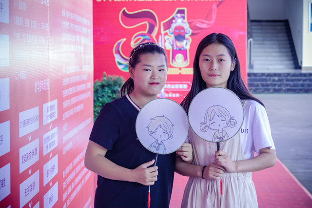 在校學習不到一年，半年收入6W+,她們是如何做到的？