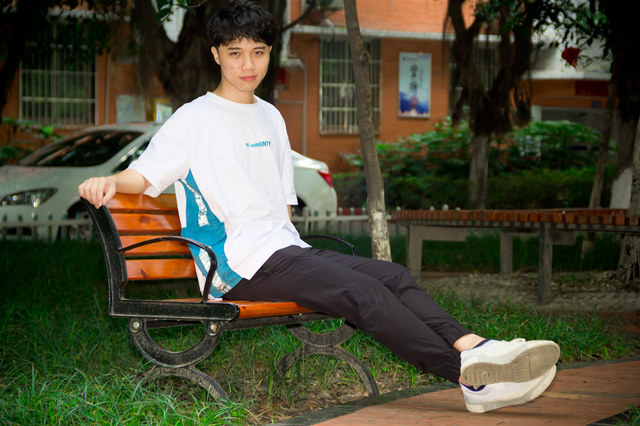 選擇一所好學(xué)校，選擇一個(gè)好未來！