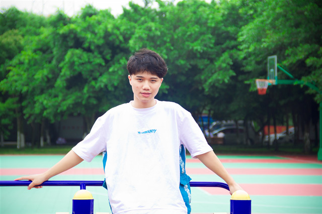 選擇一所好學(xué)校，選擇一個(gè)好未來！