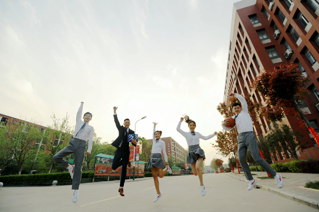 【媒體關(guān)注】什么樣的學(xué)校好，就業(yè)前景是擇校的金標準！