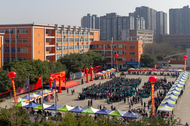 【媒體關(guān)注】新華就業(yè)保障體系，助力新華學(xué)子成就事業(yè)！