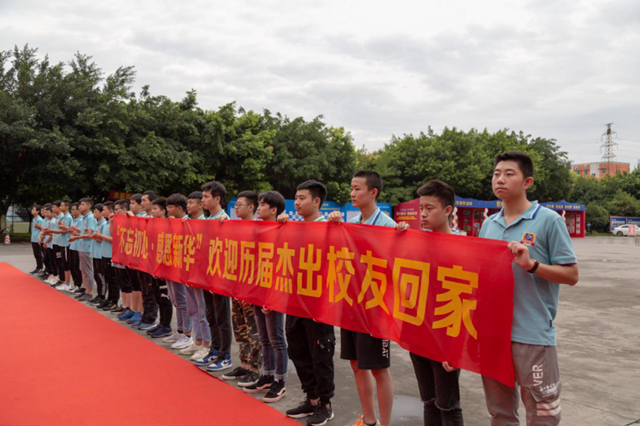 【媒體關(guān)注】新華就業(yè)保障體系，助力新華學(xué)子成就事業(yè)！