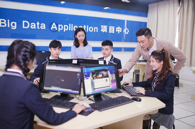 百家名企進(jìn)校園 實(shí)戰(zhàn)打造強(qiáng)未來(lái)