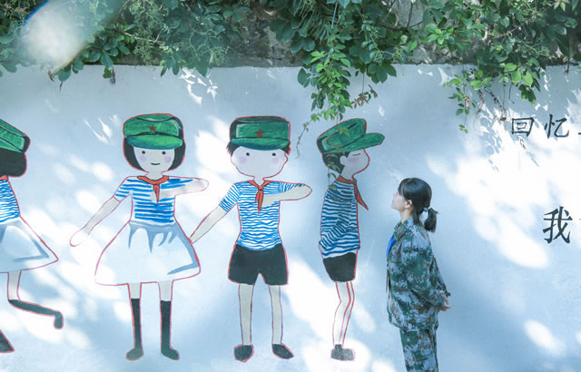 【讓蝴蝶飛過滄?！坑鲆娦氯A，遇見十里桃花