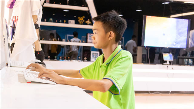 新生故事|不向生活低頭，我來新華證明自己 