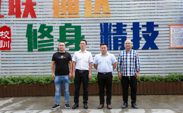 創(chuàng)業(yè)故事:我想把家鄉(xiāng)的少數(shù)民族文化帶出深山