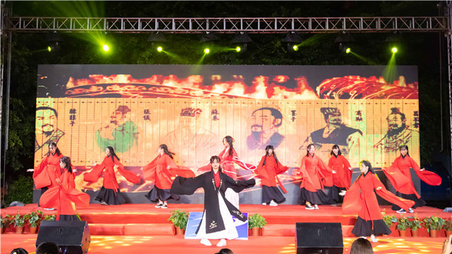 多圖預(yù)警，四川新華“慶國(guó)慶·迎新生”大型文藝晚會(huì)精彩回顧！