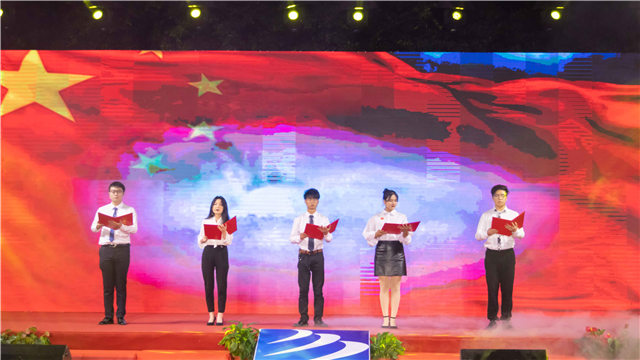 多圖預(yù)警，四川新華“慶國(guó)慶·迎新生”大型文藝晚會(huì)精彩回顧！