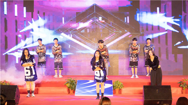 多圖預(yù)警，四川新華“慶國(guó)慶·迎新生”大型文藝晚會(huì)精彩回顧！