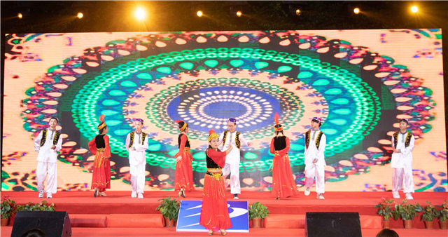 多圖預(yù)警，四川新華“慶國(guó)慶·迎新生”大型文藝晚會(huì)精彩回顧！