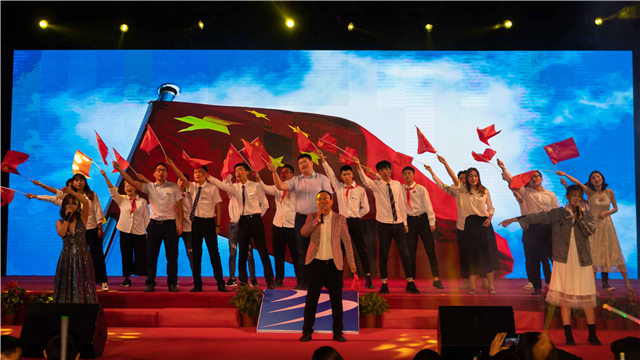 多圖預(yù)警，四川新華“慶國(guó)慶·迎新生”大型文藝晚會(huì)精彩回顧！