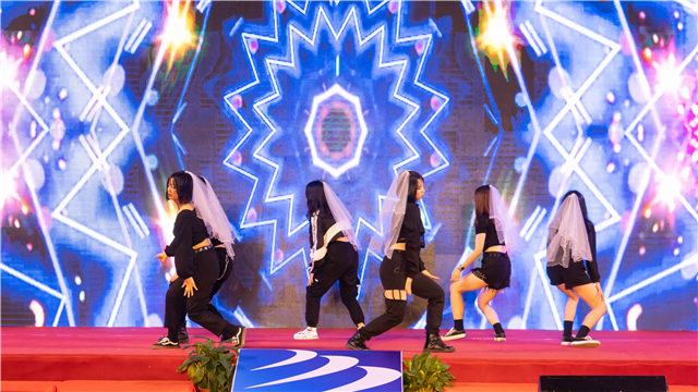 多圖預(yù)警，四川新華“慶國(guó)慶·迎新生”大型文藝晚會(huì)精彩回顧！