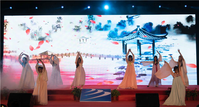 多圖預(yù)警，四川新華“慶國(guó)慶·迎新生”大型文藝晚會(huì)精彩回顧！