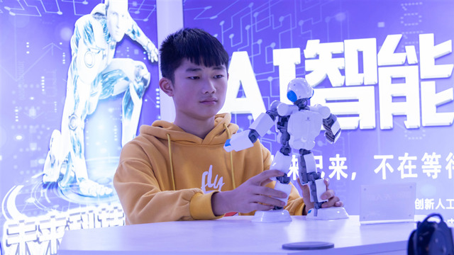 新生故事|體驗過打工的辛苦，我來新華學(xué)UI設(shè)計