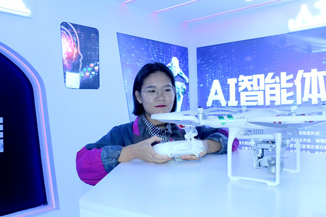 優(yōu)秀學(xué)子|張悅：未來(lái)不將就，在新華遇見(jiàn)更好的自己