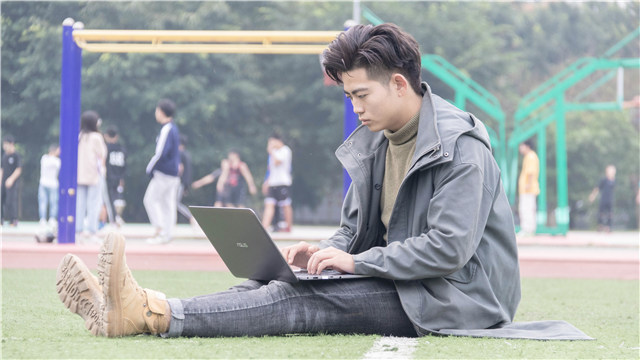 王祎堃：朋友推薦，轉學來新華學動漫