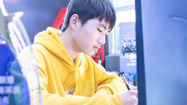 王銀生:表姐推薦我來新華學技術