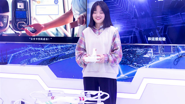 初中畢業(yè)來(lái)新華，勇敢追逐設(shè)計(jì)夢(mèng) 