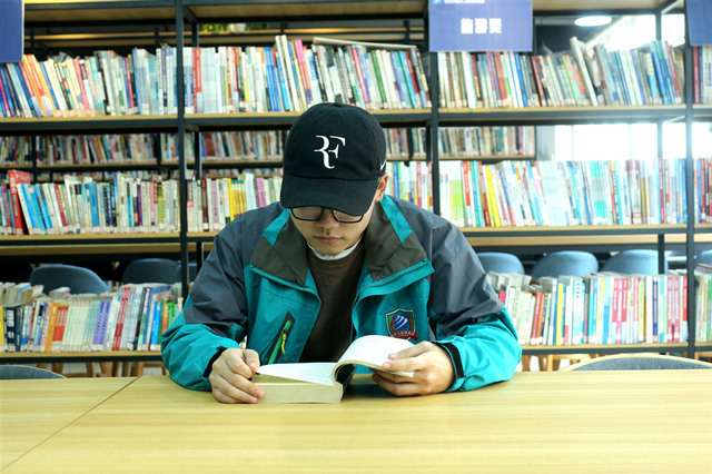 高考落榜不氣餒，來(lái)新華演繹精彩人生